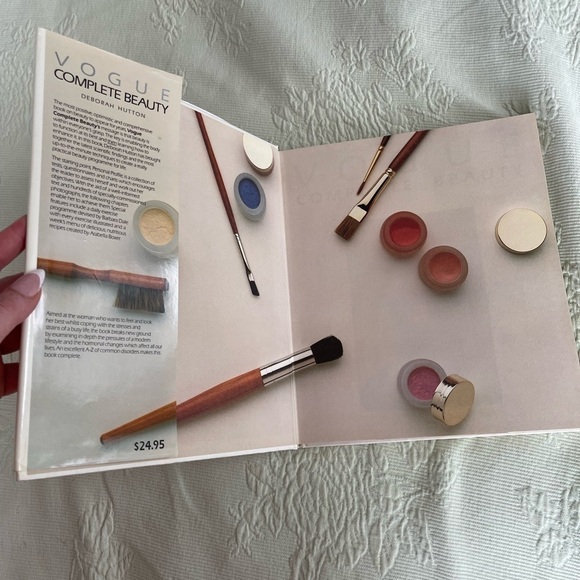 VOGUE; Complete Beauty by Deborah Hutton Hardcover (Vintage, 1982) - Picture 2 of 2